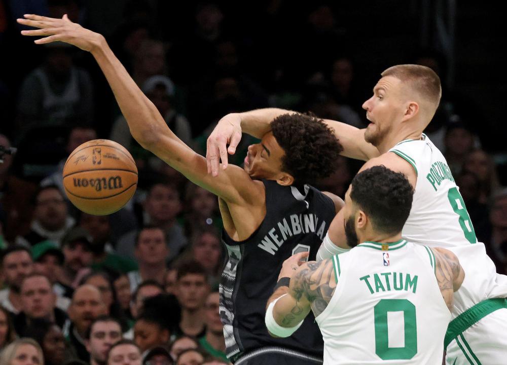 雪赛事中崭 雪赛事中崭