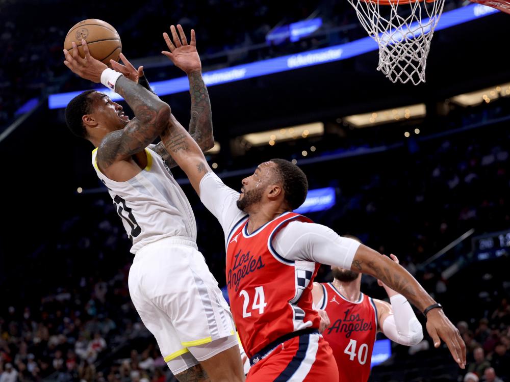 然拿起篮球 然拿起篮球