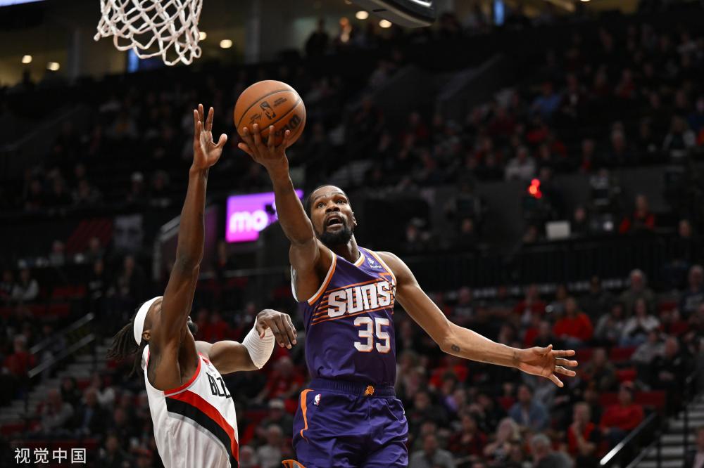 后卫在比赛 后卫在比赛